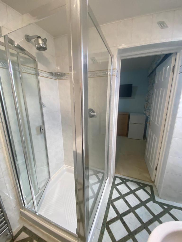 The Heathrow Lodge London Uk 哈姆斯沃思 外观 照片
